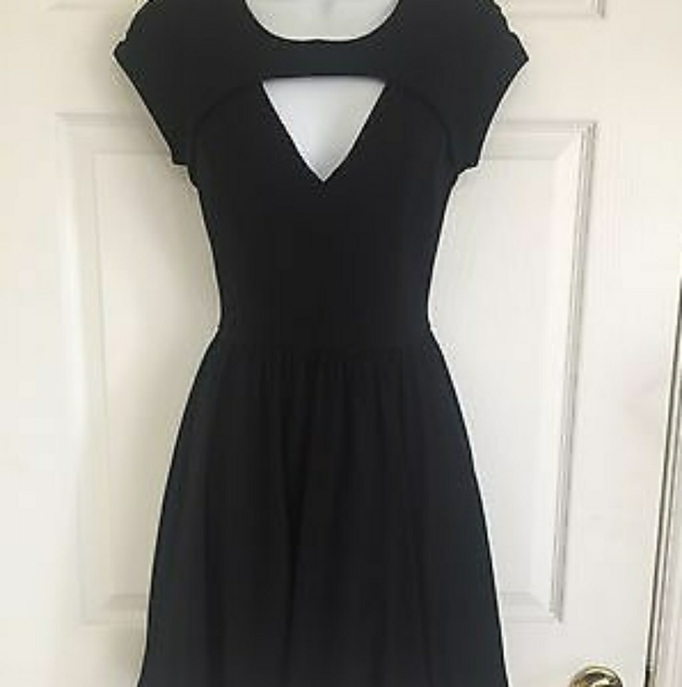 NWT Guess Black Dress with Cut Out in XSMALL
